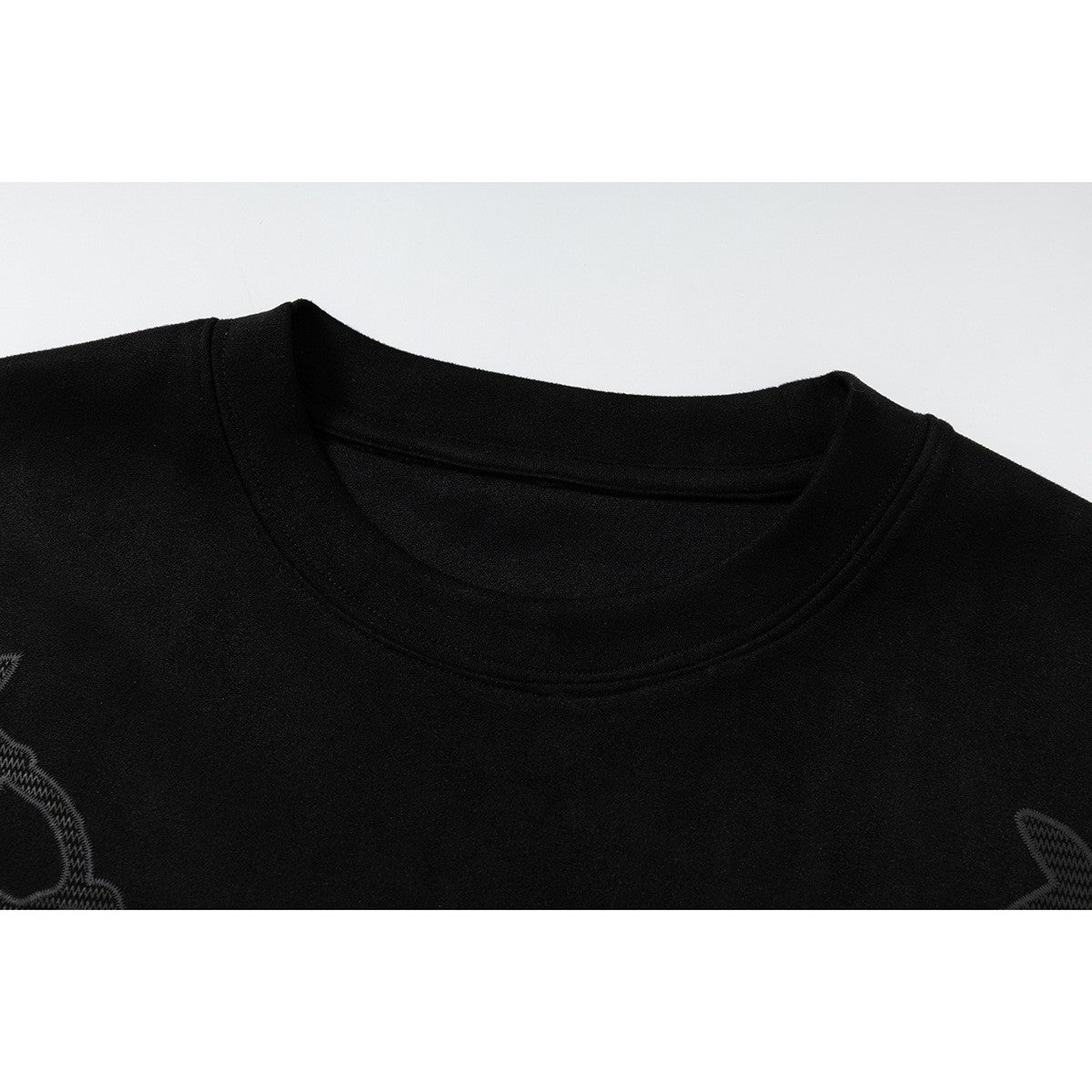 Camiseta Oversize Vintage Floral Bordada — MCMZ Wear
