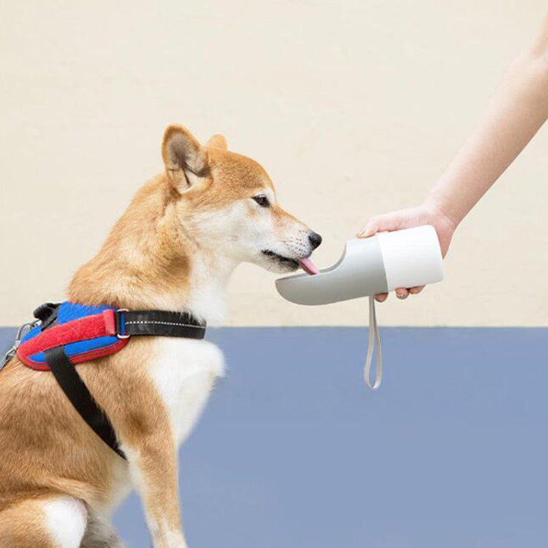 Botella de Agua Portátil 270ml para Perros y Gatos | Bebedero de Viaje