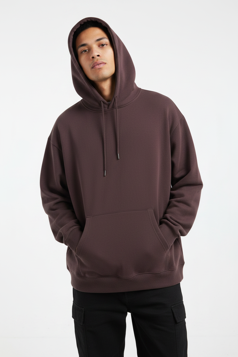 Modelo con hoodie Morado