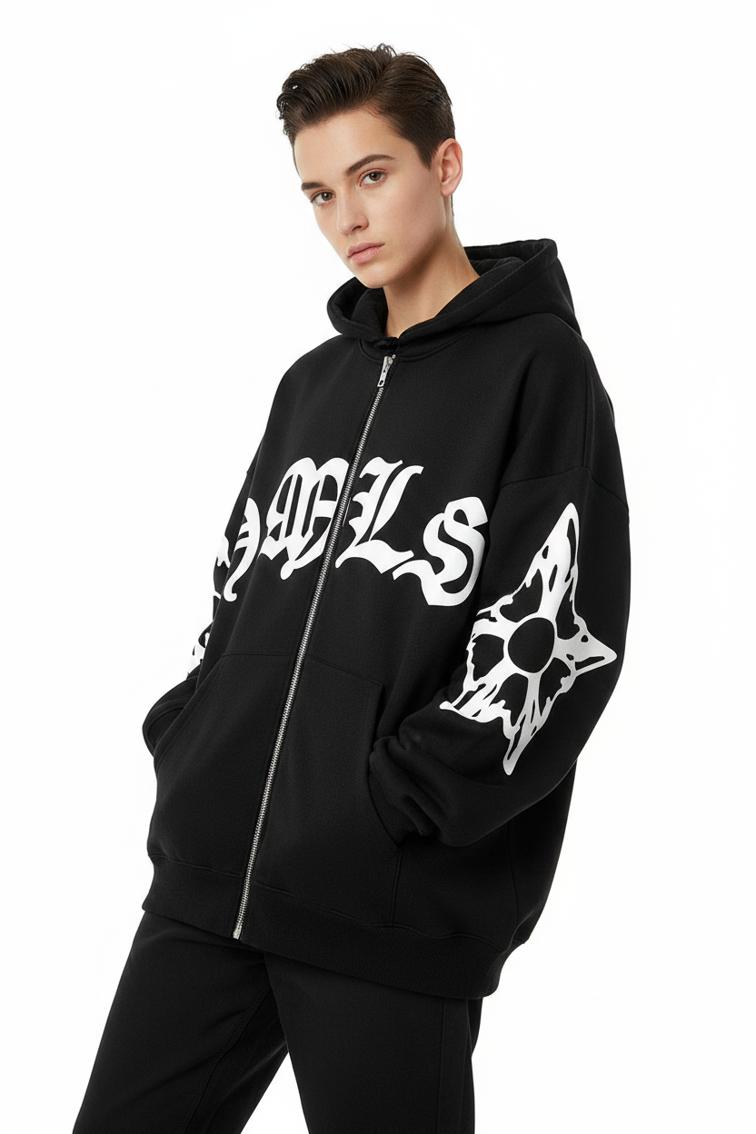 Modelo con hoodie HMLS negro