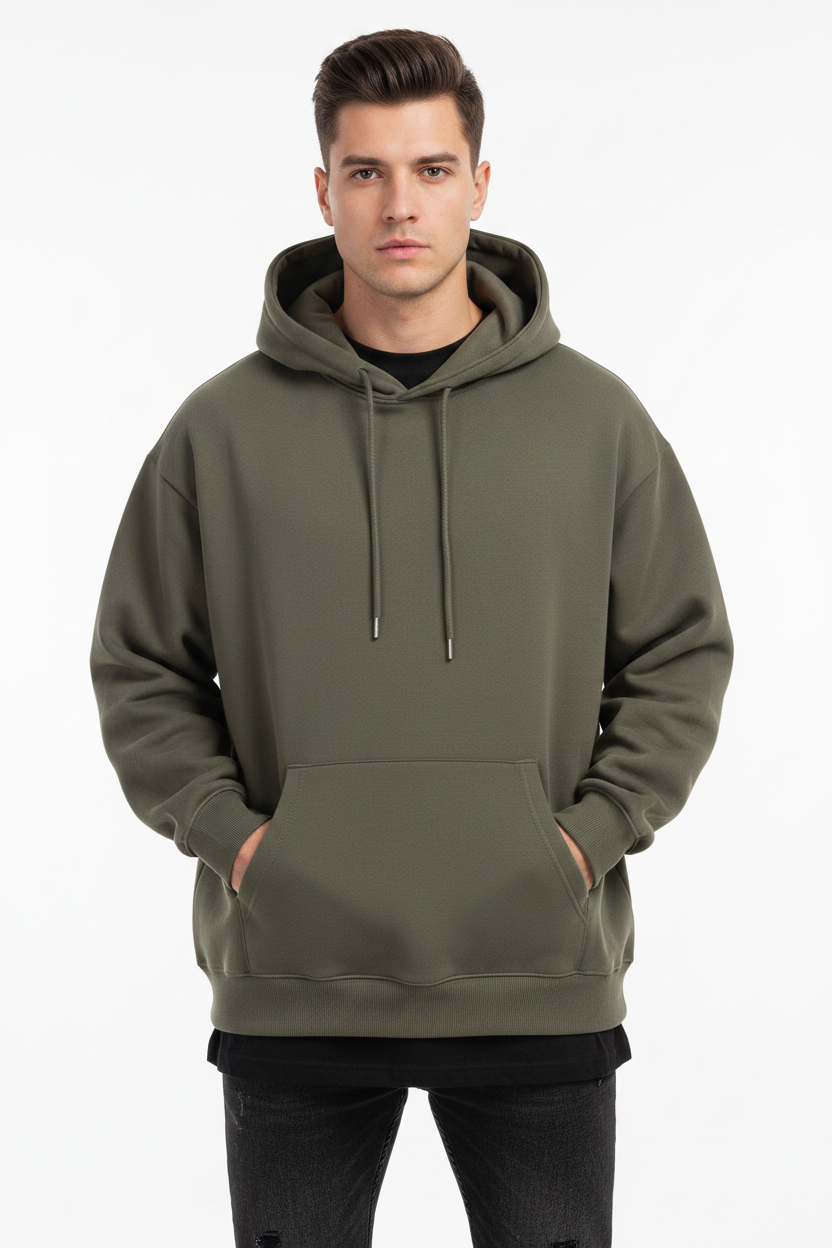 Modelo con hoodie Verde