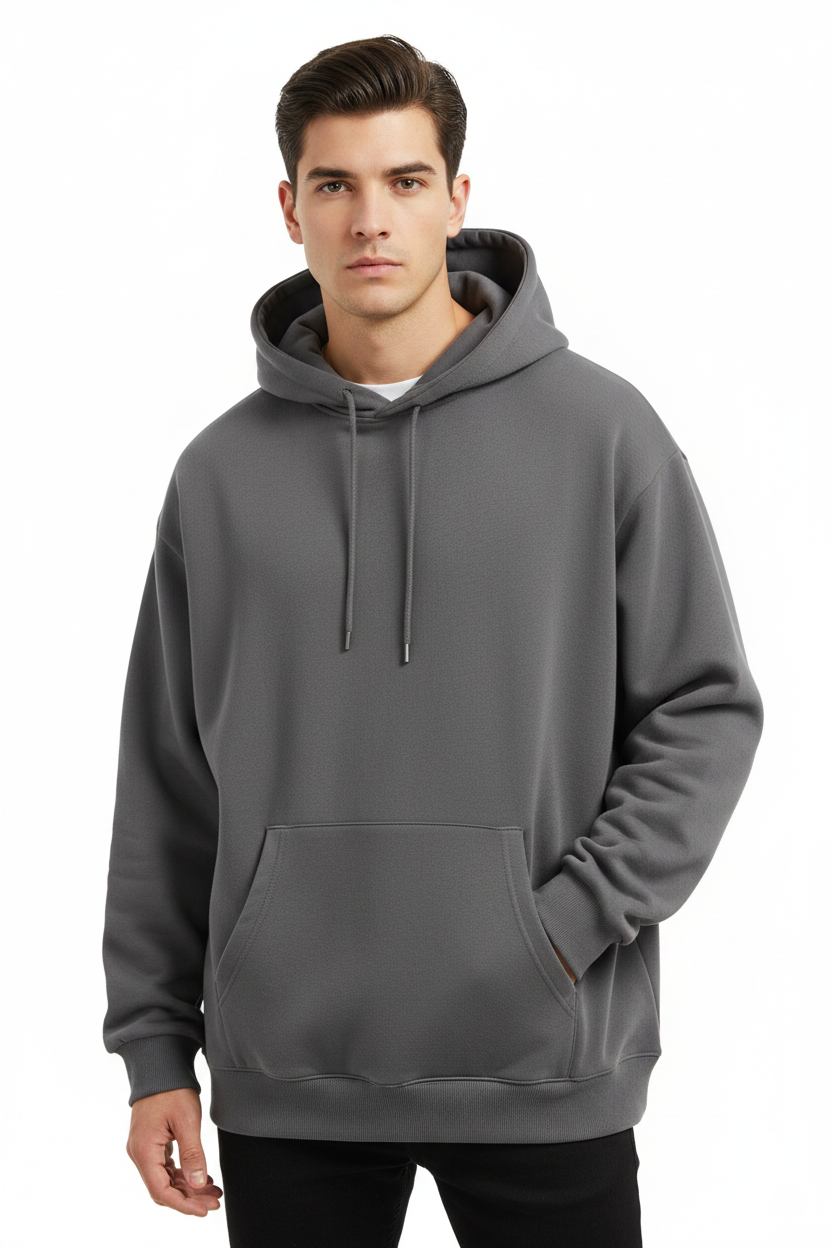 Modelo con hoodie Gris
